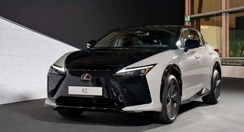 Lexus разкрива официални изображения на новия RZ, включващи преработен волан и система Steer-by-Wire