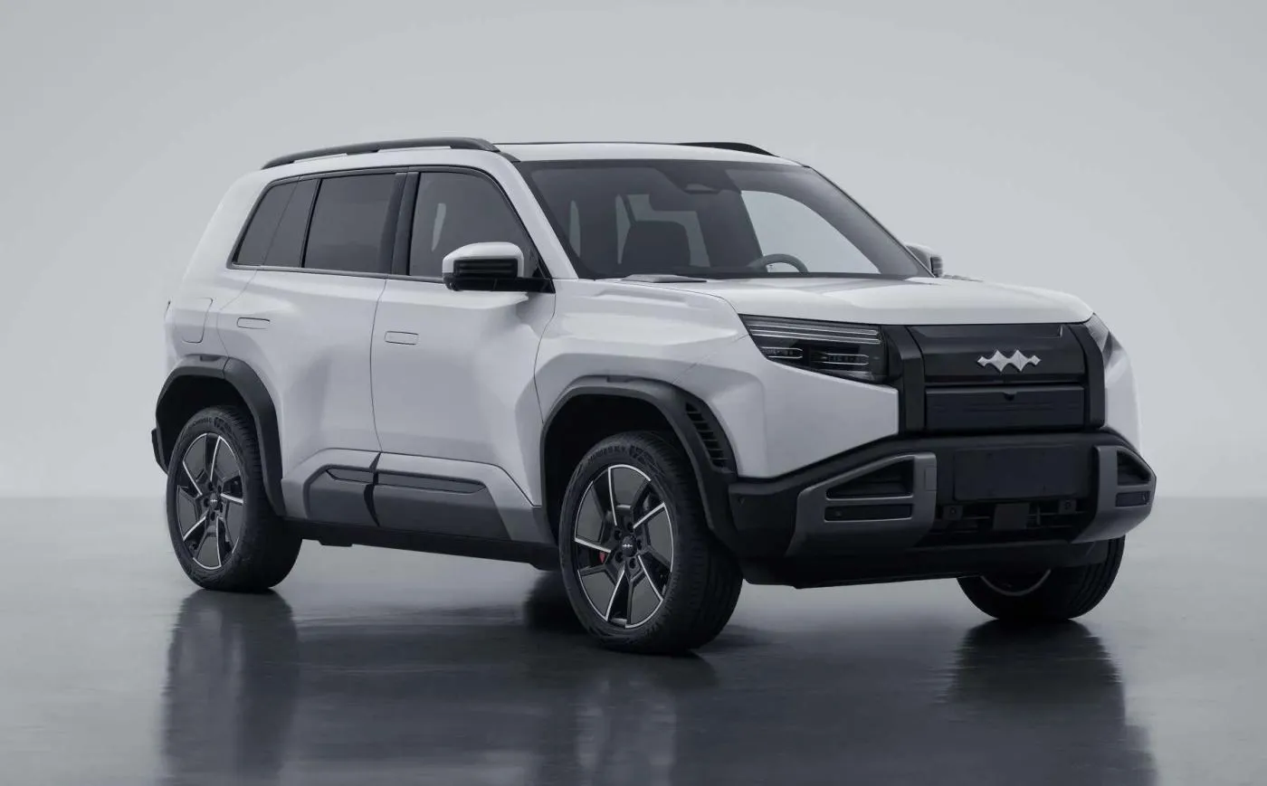 Уравнението Leopard Titanium 3 ще започне предварителни продажби на 31 март, с приблизителна начална цена от 220 000 юана!