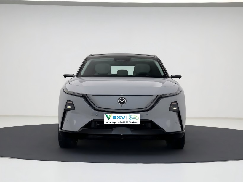 Очаква се Mazda EZ - 60 да се удари на пазара до края на август. Той предлага както чисти - електрически, така и с удължен диапазон. Интериорът също е оборудван с двойна настройка на екрана.