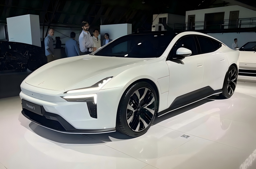 Polestar 5, с максимална мощност от 884 конски сили, ще направи официалния си дебют на Мюнхенското международно автомобилно изложение през септември.