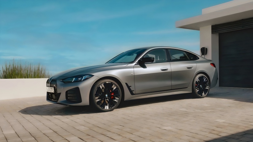 Може ли новият BMW i4 M60 да детронира своя собствена M3? Официалните изображения на новия модел, освободен с максимална мощност, се увеличи до 601 конски сили.