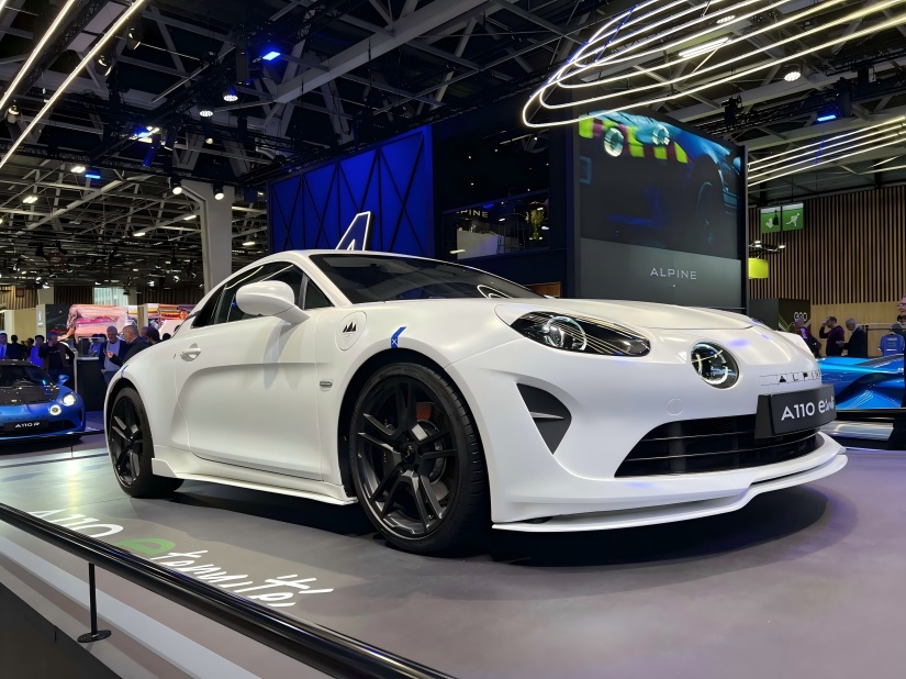 Alpine A110 EV Teaser разкри; Стартиране, планирано за 2026 г.